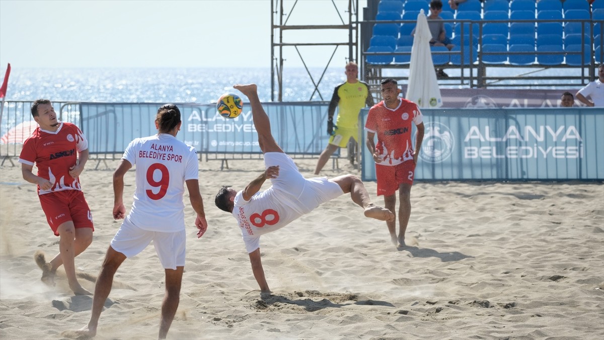 Türkiye Futbol Federasyonu'nun (TFF), Alanya Belediyesinin ev sahipliğinde düzenlediği TFF Plaj...