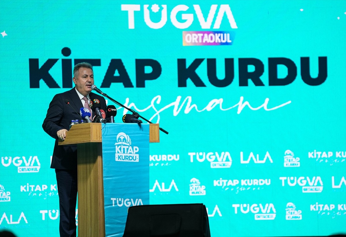 Türkiye Gençlik Vakfı (TÜGVA), tarafından İzmir'deki TVF Atatürk Spor Salonunda "TÜGVA Kitap...