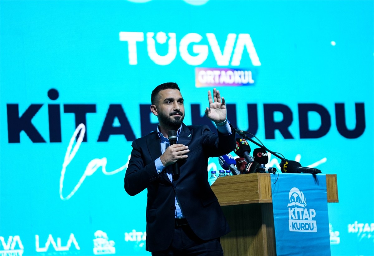 Türkiye Gençlik Vakfı (TÜGVA), tarafından İzmir'deki TVF Atatürk Spor Salonunda "TÜGVA Kitap...