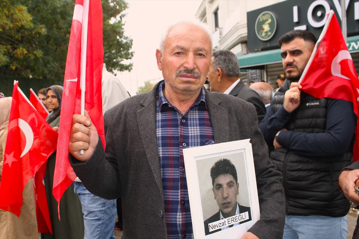 Van'da çocukları dağa kaçırılan aileler, Halkların Eşitlik ve Demokrasi Partisi (DEM Parti) İl...