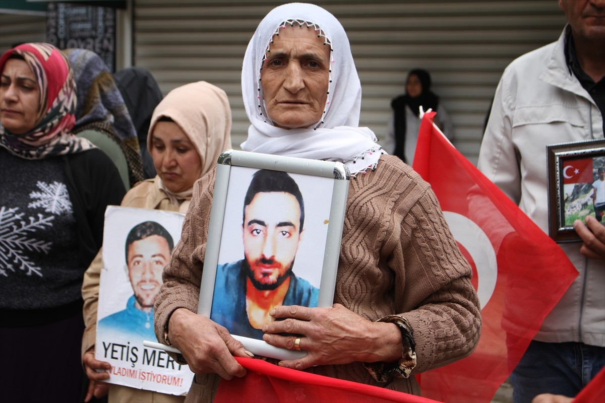 Van'da çocukları dağa kaçırılan aileler, Halkların Eşitlik ve Demokrasi Partisi (DEM Parti) İl...