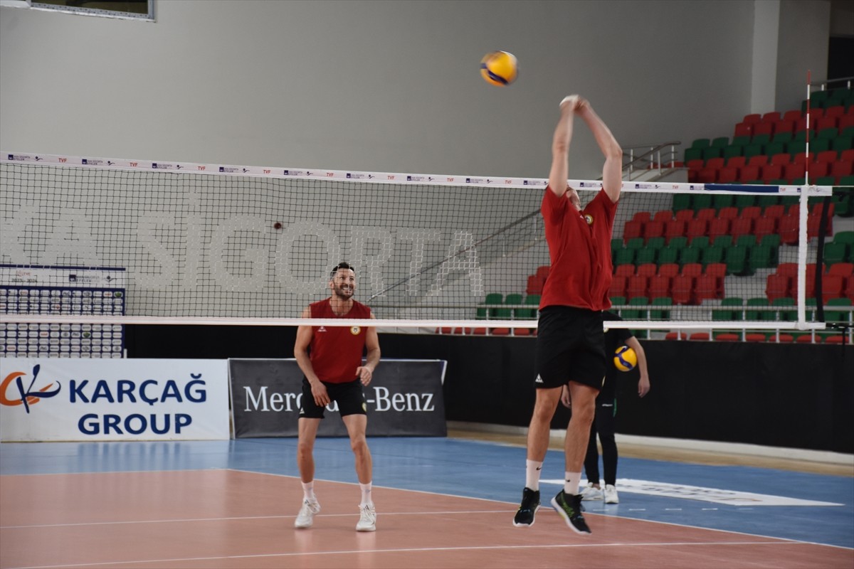 Voleybol SMS Grup Efeler Ligi ekiplerinden Cizre Belediyespor, ligin 3. haftasında 20 Ekim Pazar...