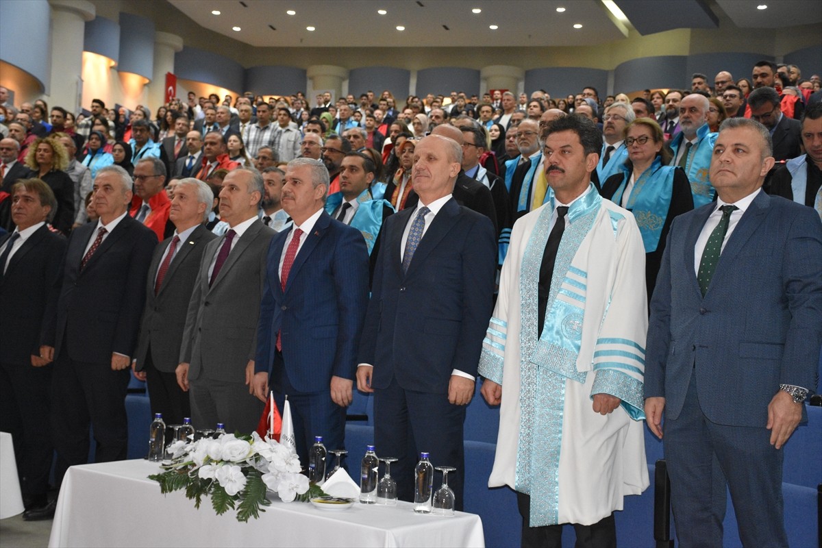 Yükseköğretim Kurulu (YÖK) Başkanı Prof. Dr. Erol Özvar (sağ 3), Selçuk Üniversitesi Alaaddin...