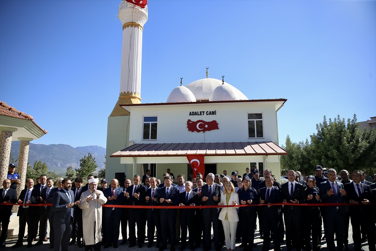 Adalet Bakanı Yılmaz Tunç, Seydikemer Eşen Ceza İnfaz Kurumu'nda yaptırılan Adalet Camisi'nin...