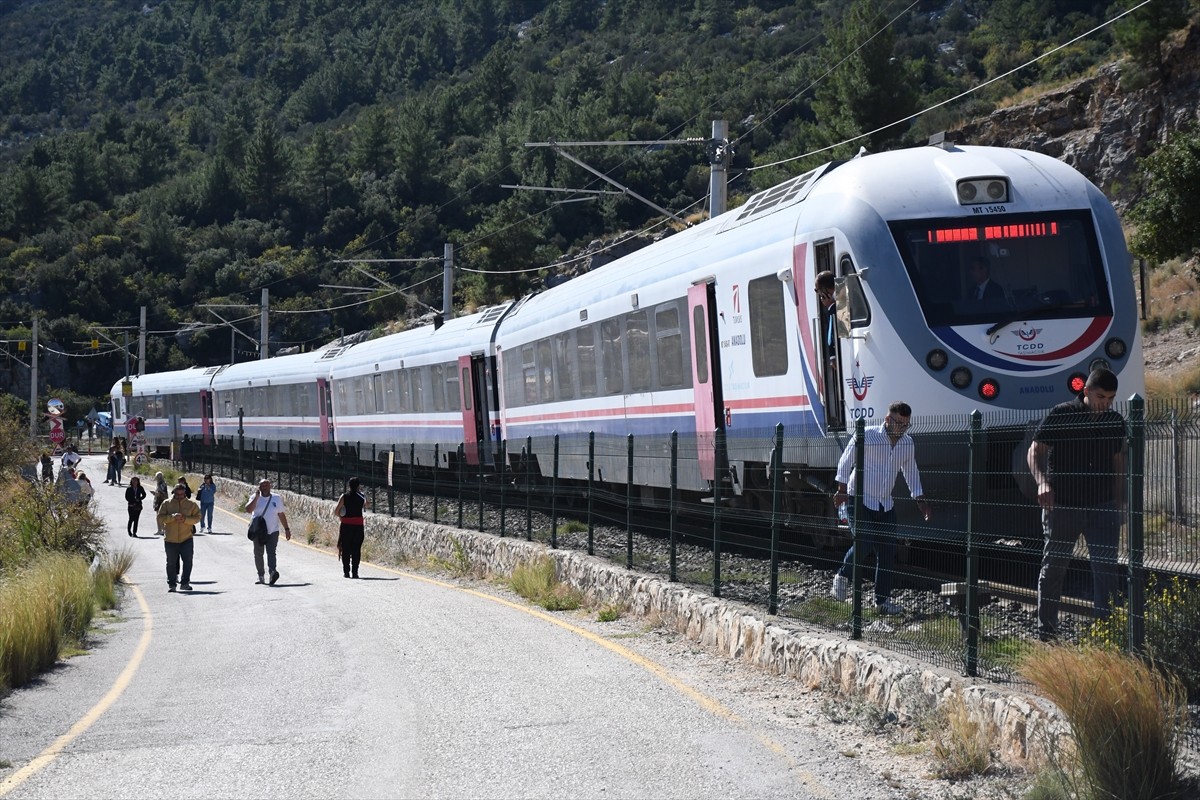 Adana Valiliğinin ev sahipliğinde "Kökleriyle Adana" temasıyla düzenlenen 8. Uluslararası Lezzet...