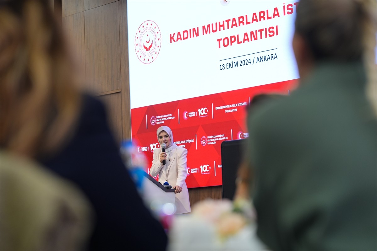 Aile ve Sosyal Hizmetler Bakanı Mahinur Özdemir Göktaş, Hakimevi'nde düzenlenen Kadın Muhtarlarla...