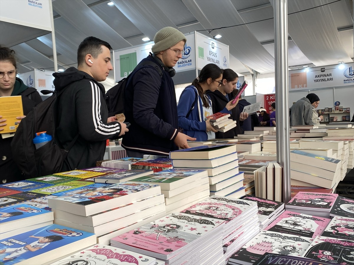 Bağcılar Belediyesi tarafından bu yıl üçüncüsü düzenlenen "Bağcılar Kitap Fuarı", Bağcılar...