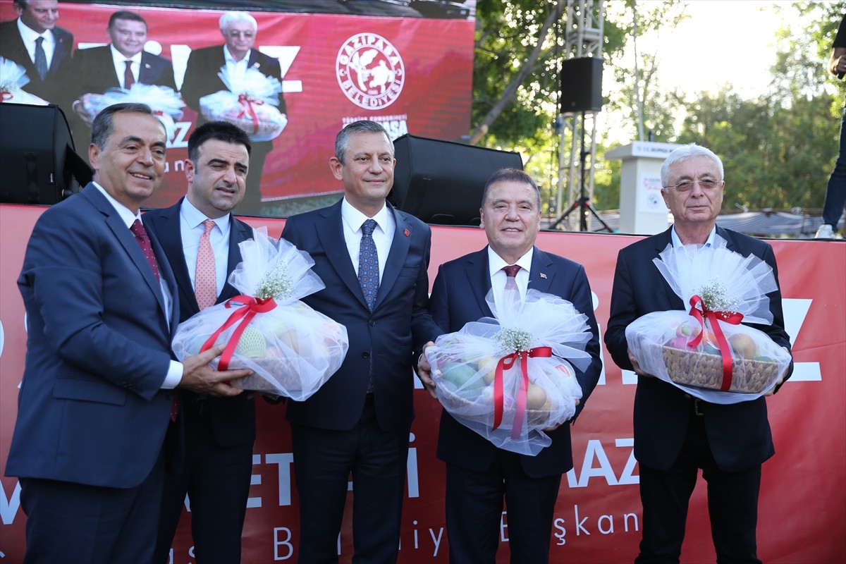 CHP Genel Başkanı Özgür Özel, Antalya'nın Gazipaşa ilçesinde 14. Çekirdeksiz Nar ve Tropikal Meyve...