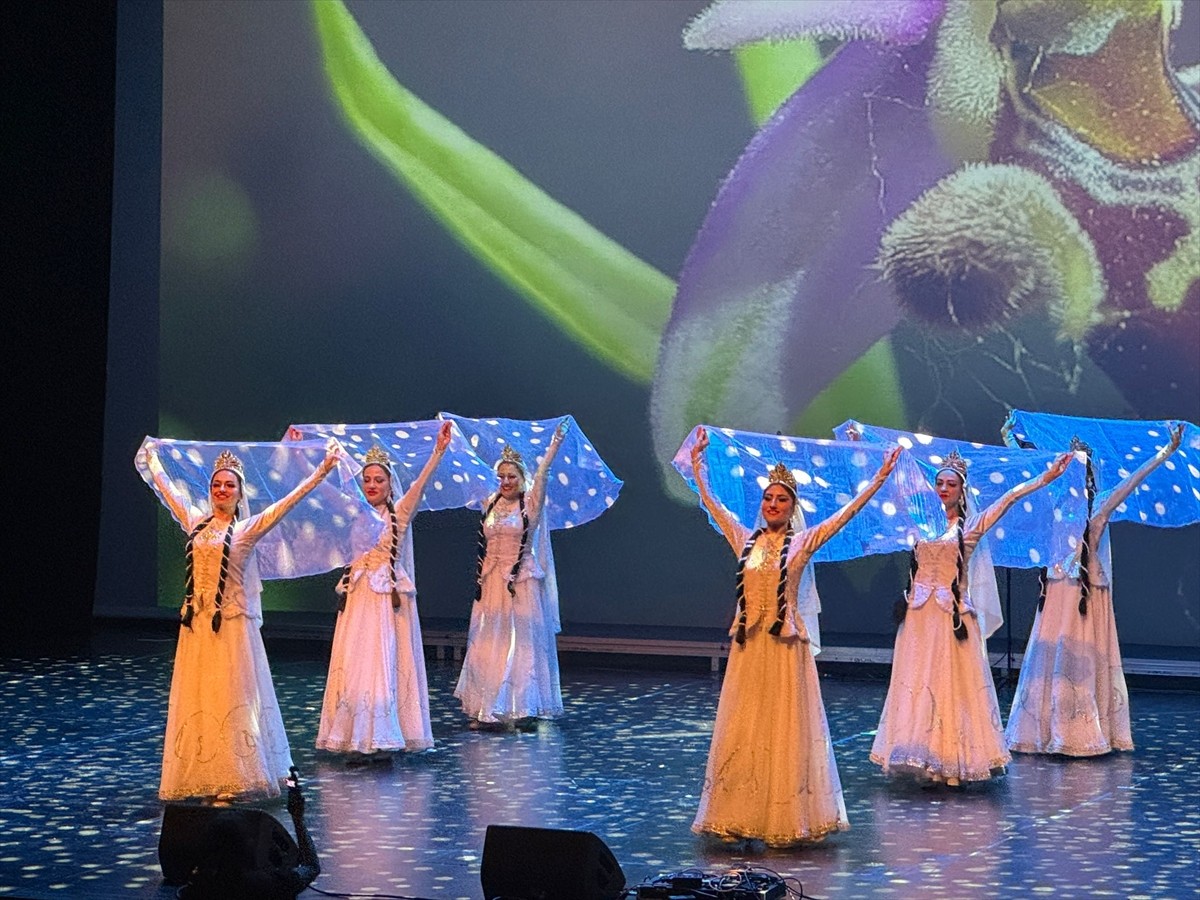 Har-ı Bülbül Azerbaycan Vizyon Tiyatro Derneği ile Tek Hedefimiz Eğitim Derneği tarafından içeriği...