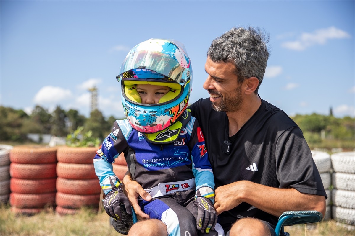 Motor sporlarında yetenekleri ve mücadelesiyle beğeni kazanan 5 yaşındaki Zayn Sofuoğlu...