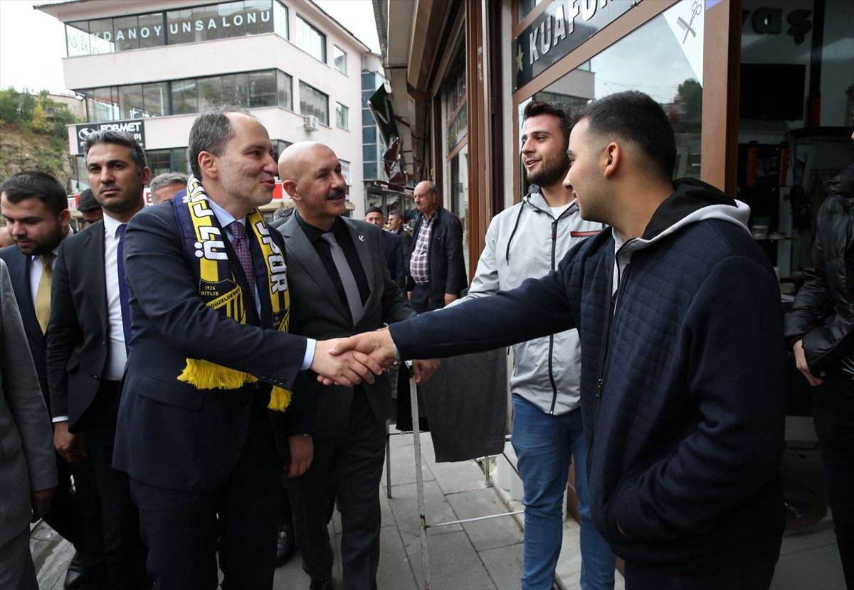 Yeniden Refah Partisi Genel Başkanı Fatih Erbakan, Bitlis'te esnafı ziyaret etti, kent...