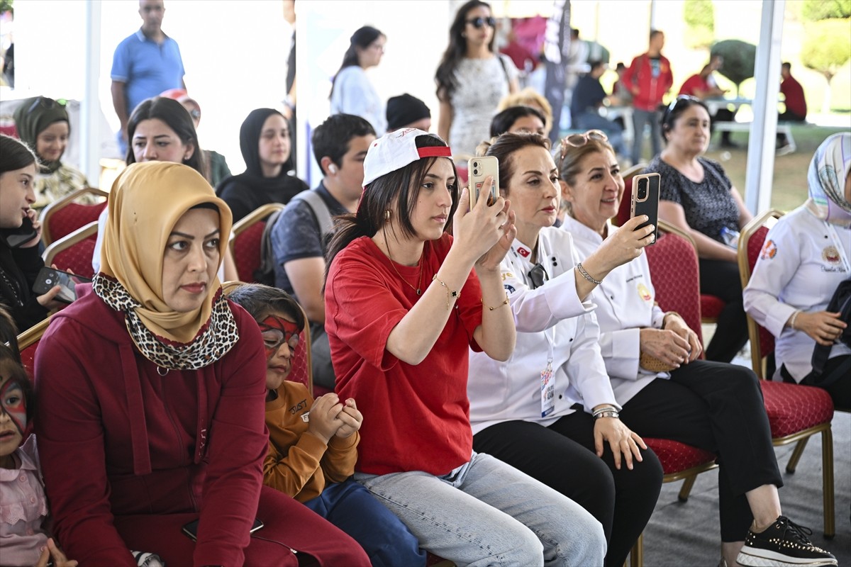 Adana Valiliğinin ev sahipliğinde "Kökleriyle Adana" temasıyla düzenlenen "8. Uluslararası Adana...