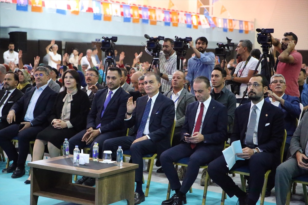 AK Parti Genel Başkan Yardımcısı ve Parti Sözcüsü Ömer Çelik, Adana'da Asım Savaş Spor Salonu'nda...