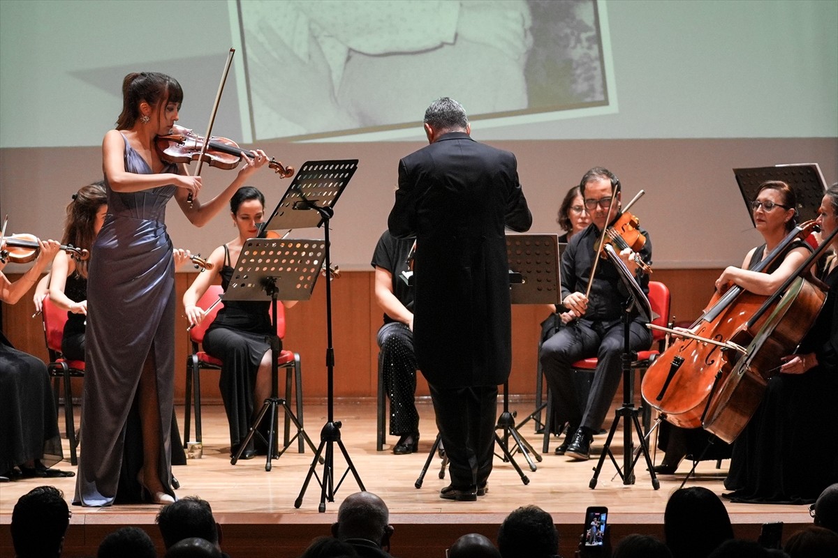 Başkentte bir hafta boyunca birçok konserin düzenleneceği "Suna Kan Keman Günleri" başladı. Ankara...