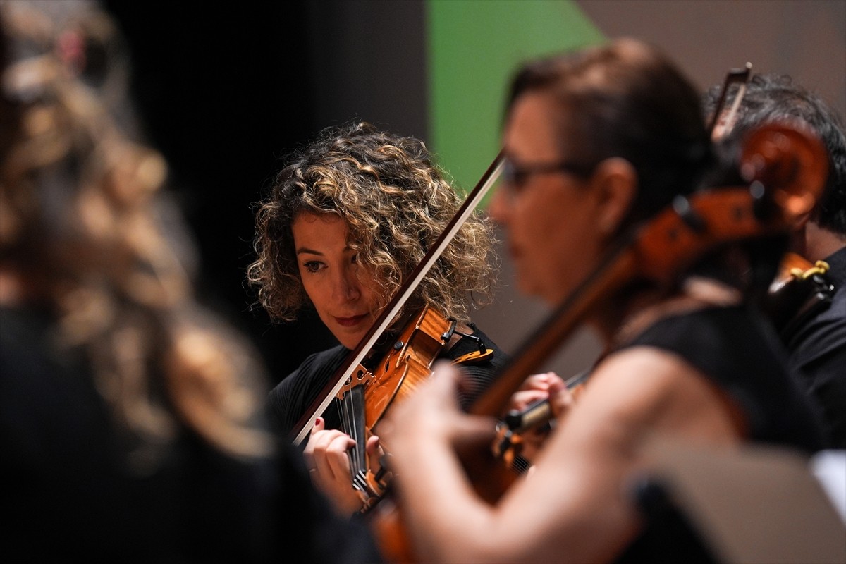 Başkentte bir hafta boyunca birçok konserin düzenleneceği "Suna Kan Keman Günleri" başladı. Ankara...