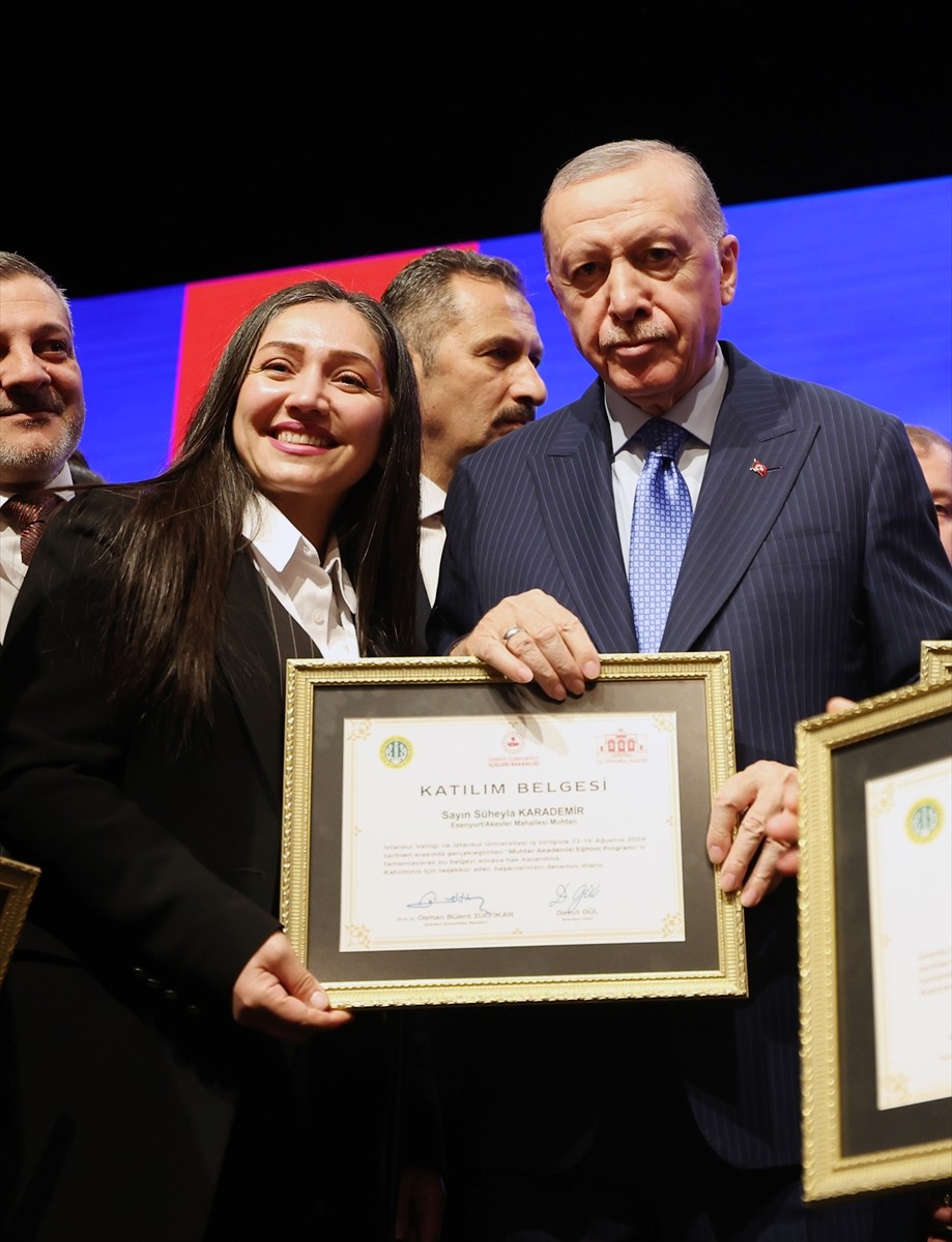 Cumhurbaşkanı Recep Tayyip Erdoğan, Şişli'deki bir otelde düzenlenen İstanbul Muhtarlar...