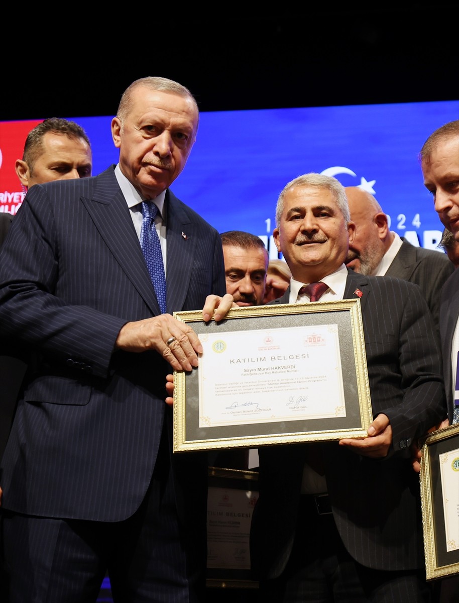 Cumhurbaşkanı Recep Tayyip Erdoğan, Şişli'deki bir otelde düzenlenen İstanbul Muhtarlar...