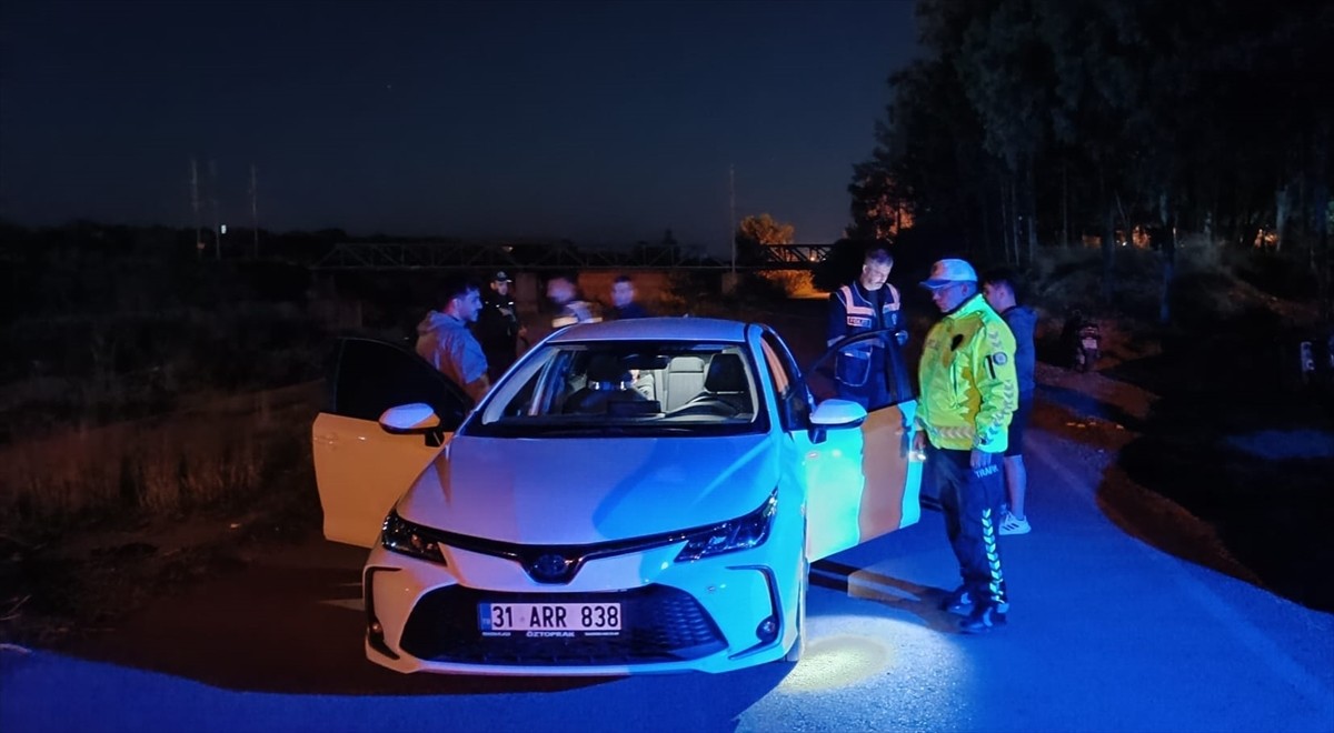 Hatay'ın Dörtyol ilçesinde, polis ekiplerince huzur ve güven uygulaması gerçekleştirildi.  İlçe...