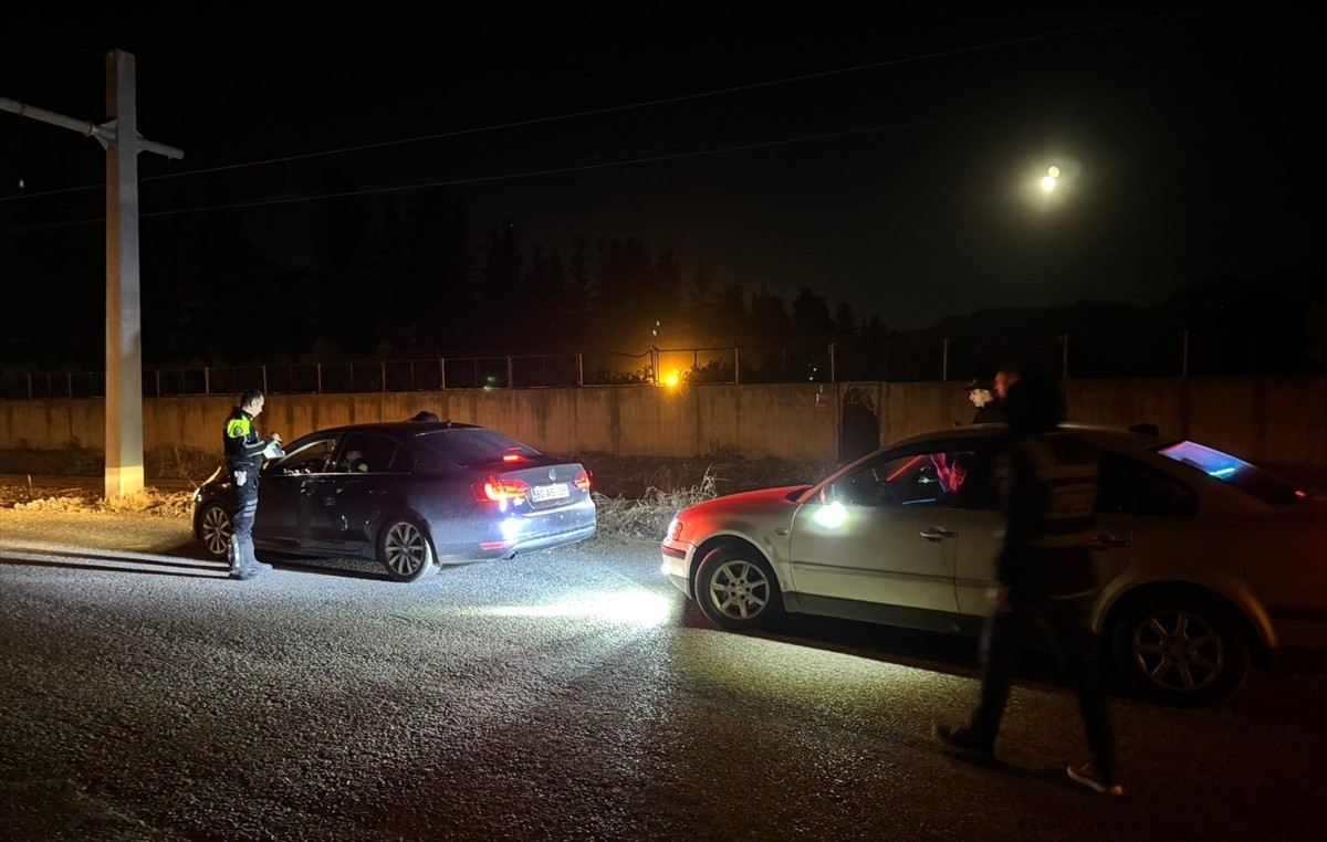 Hatay'ın Dörtyol ilçesinde, polis ekiplerince huzur ve güven uygulaması gerçekleştirildi.  İlçe...