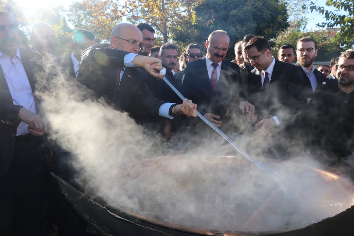 Hazine ve Maliye Bakanı Mehmet Şimşek, Batman'ın Gercüş ilçesinde bu yıl üçüncüsü düzenlenen "Bağ...