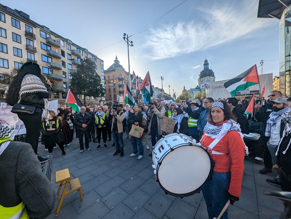 İsveç'in başkenti Stockholm'de, İsrail'in Gazze ve Lübnan'da devam eden saldırıları protesto...