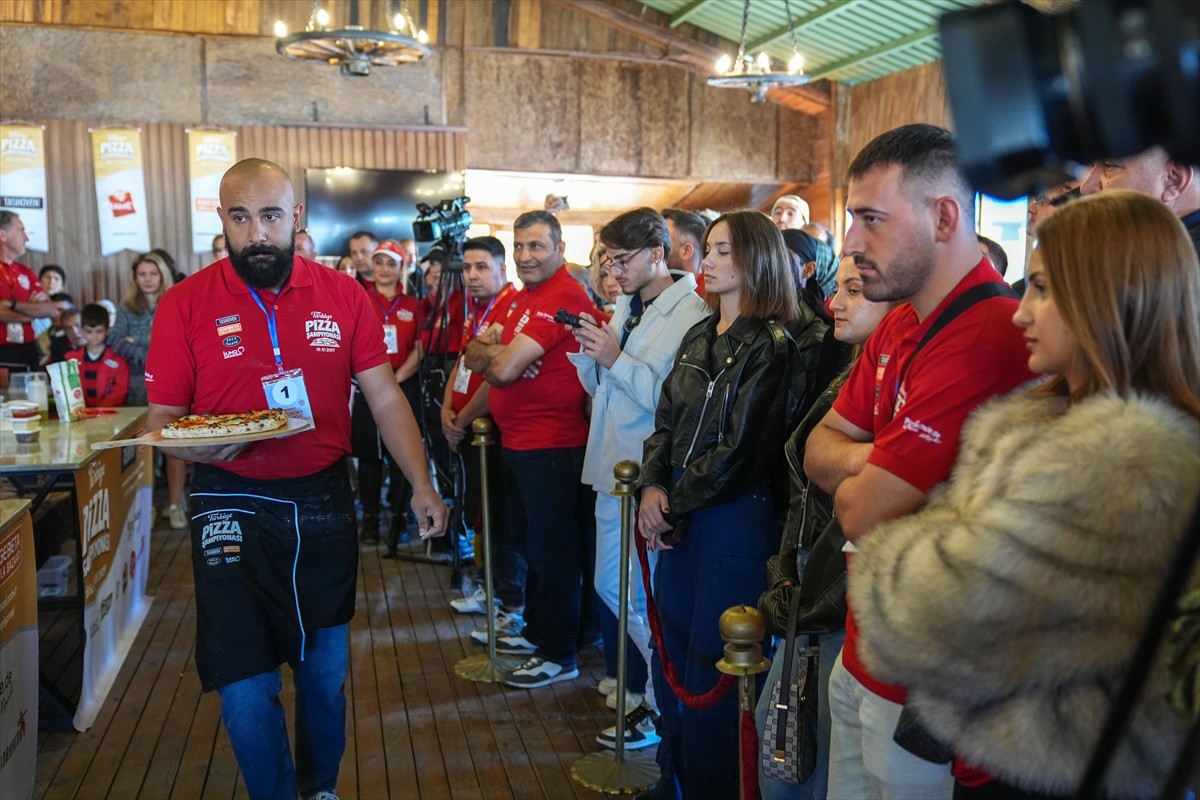 İzmir'de Türkiye Pizza Şampiyonası düzenlendi. Urla ilçesindeki etkinlik alanında gerçekleştirilen...