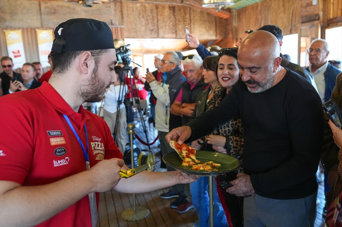 İzmir'de Türkiye Pizza Şampiyonası düzenlendi. Urla ilçesindeki etkinlik alanında gerçekleştirilen...