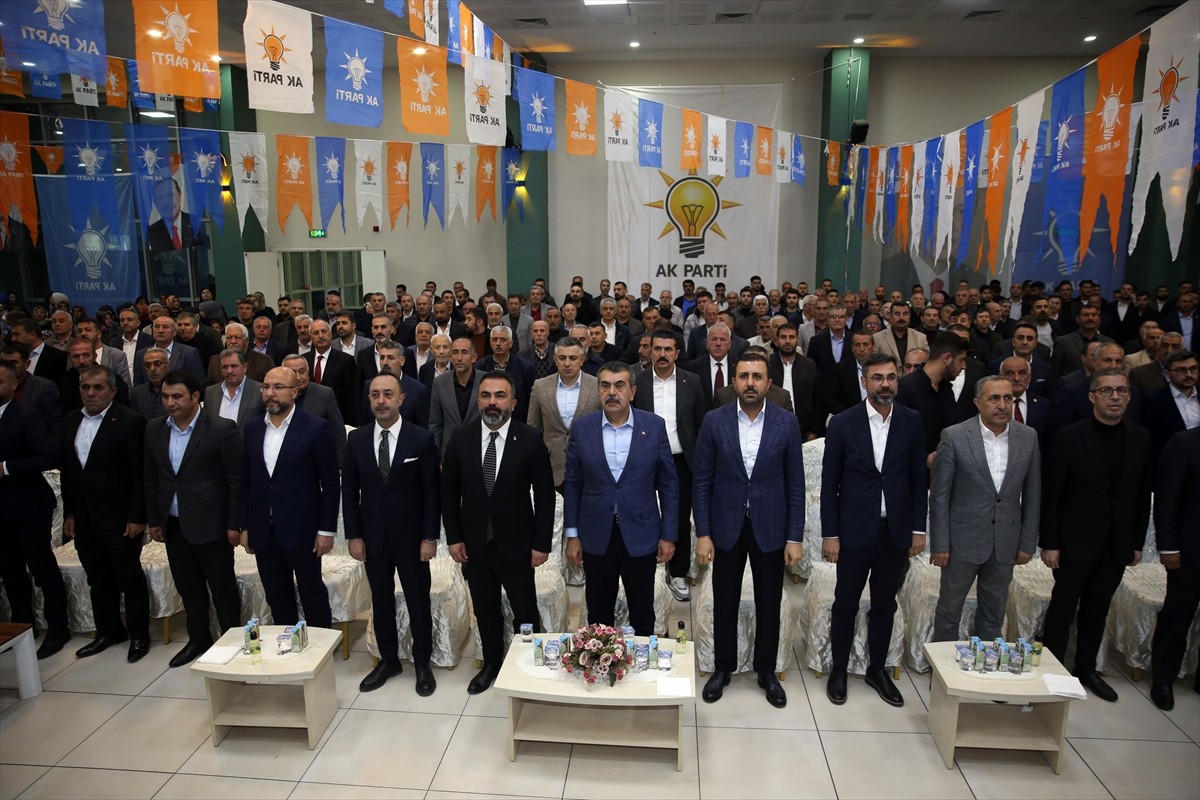 Milli Eğitim Bakanı Yusuf Tekin, Bitlis'te Tatvan Fuar ve Kongre Merkezi'nde düzenlenen AK Parti...