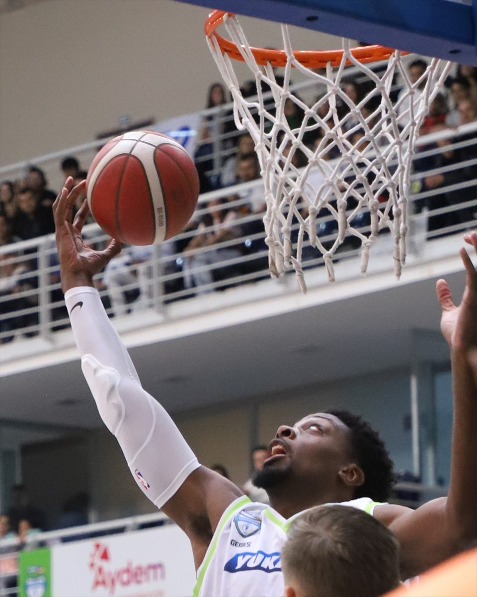 Türkiye Sigorta Basketbol Süper Ligi'nin 3. hafta maçında, Yukatel Merkezefendi Belediyesi Basket...