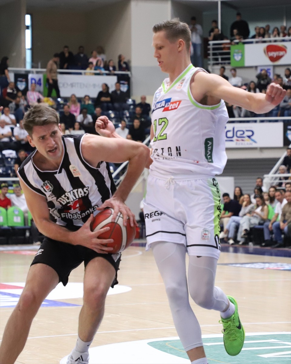 Türkiye Sigorta Basketbol Süper Ligi'nin 3. hafta maçında, Yukatel Merkezefendi Belediyesi Basket...