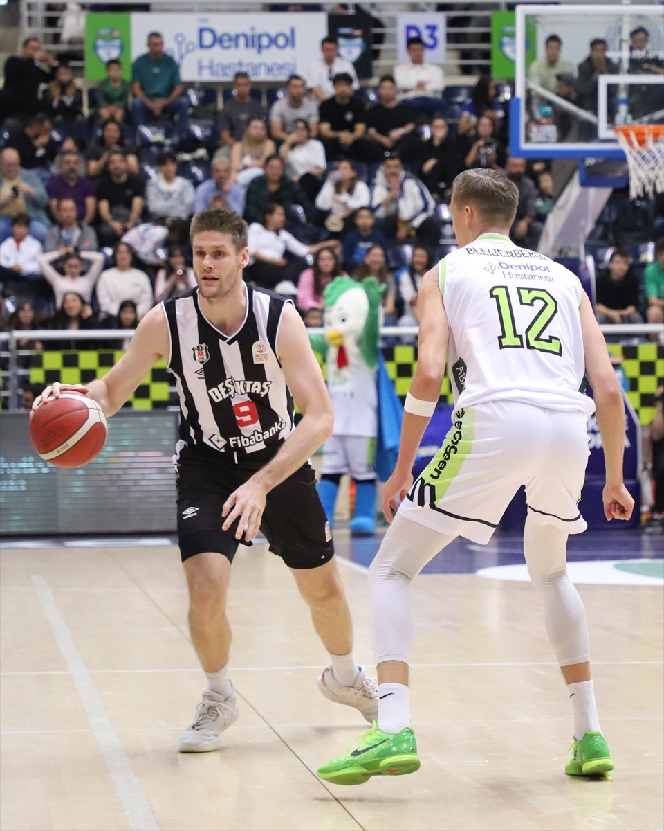 Türkiye Sigorta Basketbol Süper Ligi'nin 3. hafta maçında, Yukatel Merkezefendi Belediyesi Basket...