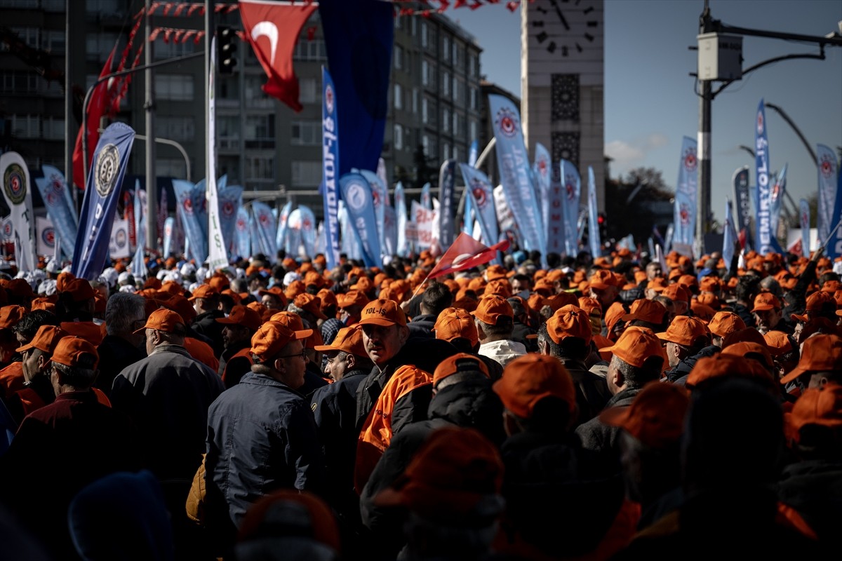 Ankara'da, Türkiye İşçi Sendikaları Konfederasyonu (TÜRK-İŞ) tarafından Anadolu Meydanı'nda...