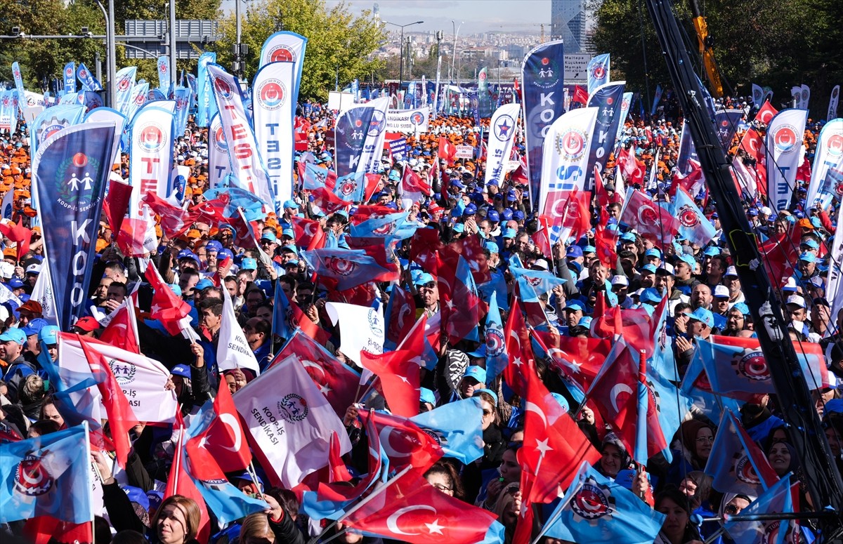 Ankara'da, Türkiye İşçi Sendikaları Konfederasyonu (TÜRK-İŞ) tarafından Anadolu Meydanı'nda...