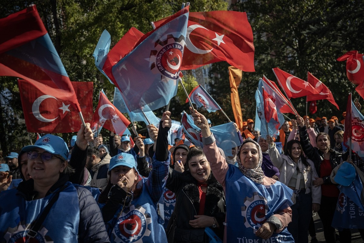 Ankara'da, Türkiye İşçi Sendikaları Konfederasyonu (TÜRK-İŞ) tarafından Anadolu Meydanı'nda...