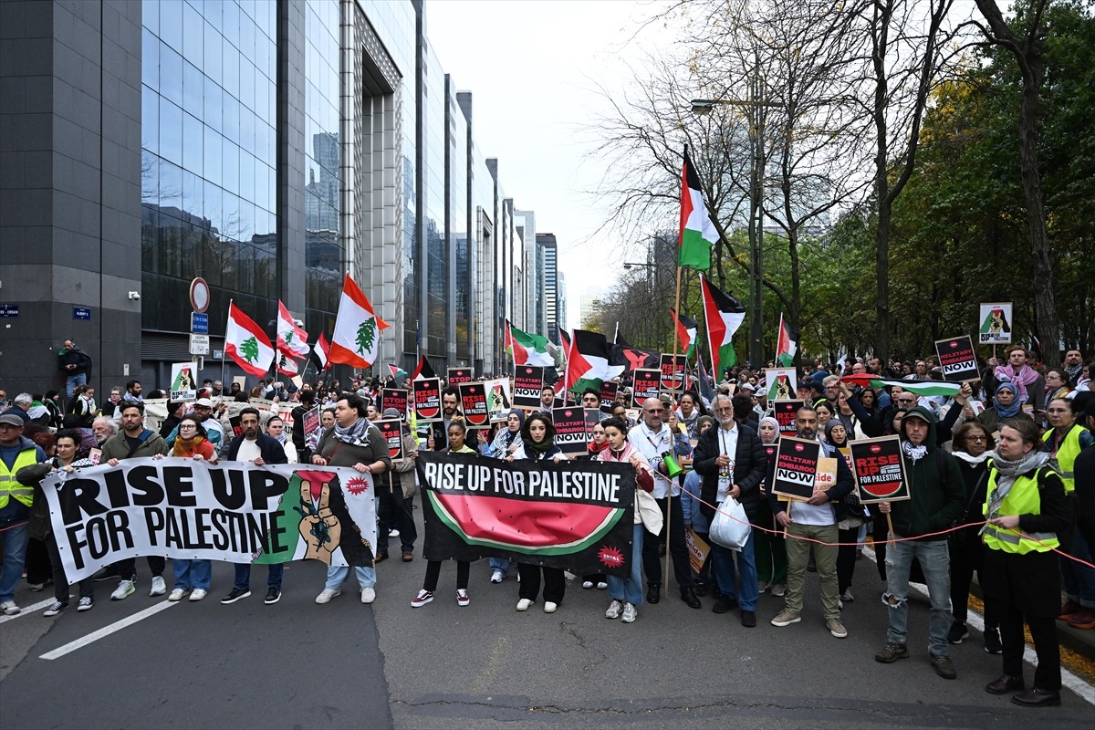 Belçika'nın başkenti Brüksel'de on binlerce kişi, İsrail'in Gazze ve Lübnan'a yönelik...