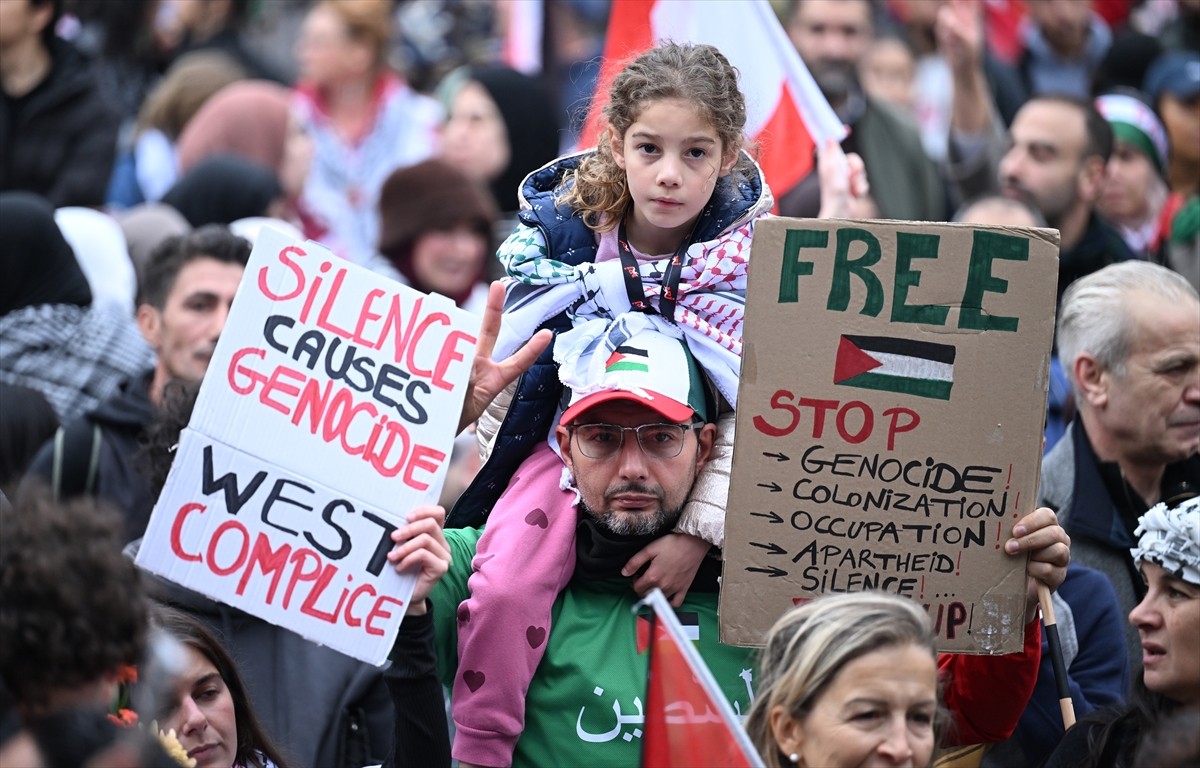 Belçika'nın başkenti Brüksel'de on binlerce kişi, İsrail'in Gazze ve Lübnan'a yönelik...