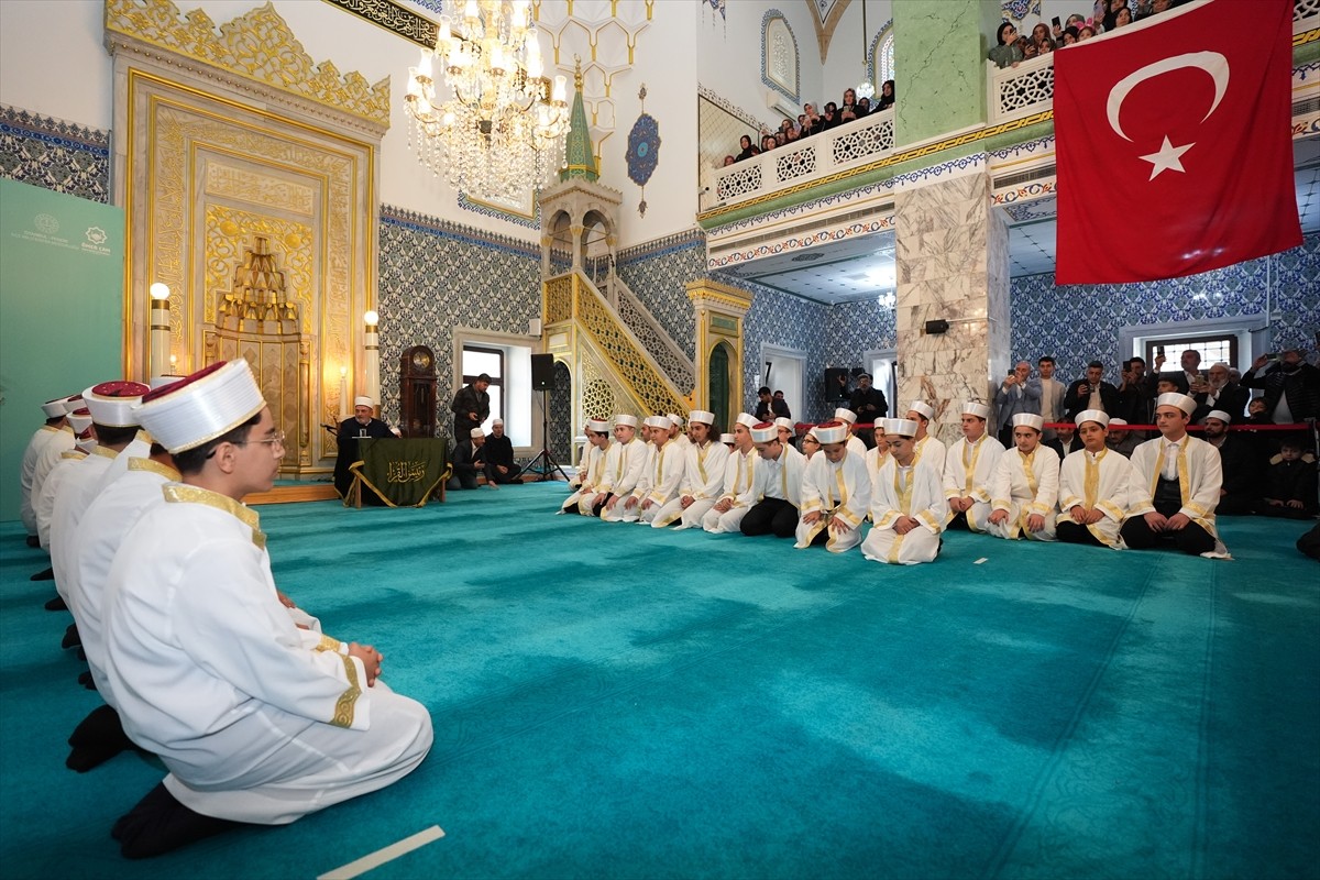 Diyanet İşleri Başkanı Prof. Dr. Ali Erbaş, Pendik Çarşı Camii'de düzenlenen Erenköy Kur’an Kursu...