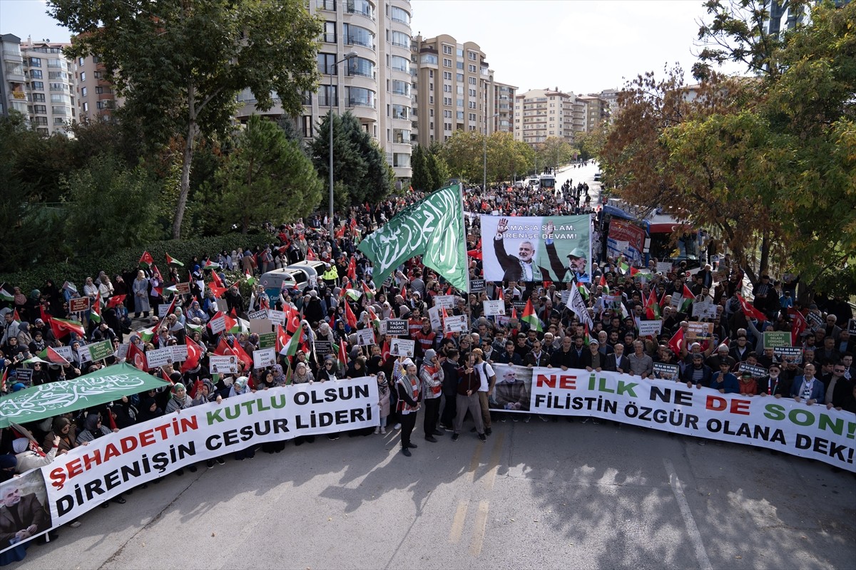 İsrail'in saldırısında yaşamını yitiren Hamas lideri Yahya Sinvar için gıyabi cenaze namazı...