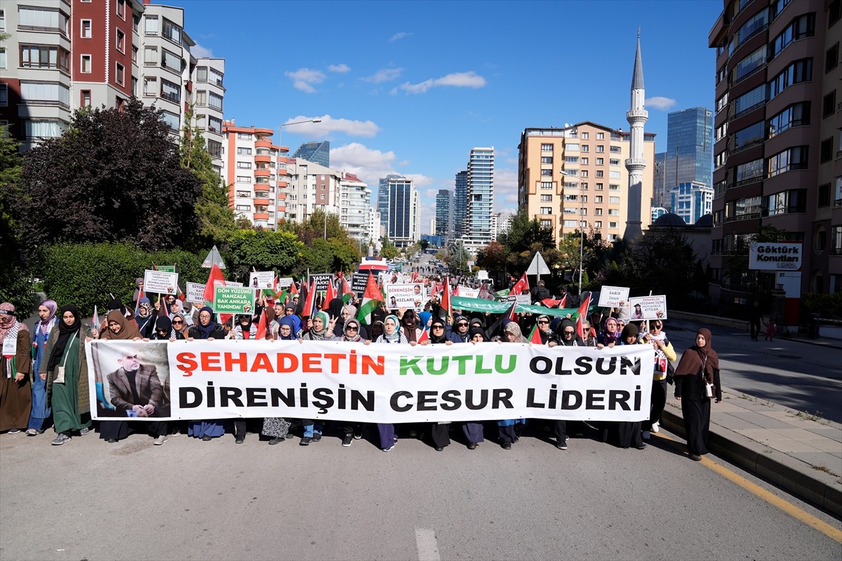 İsrail'in saldırısında yaşamını yitiren Hamas lideri Yahya Sinvar için gıyabi cenaze namazı...