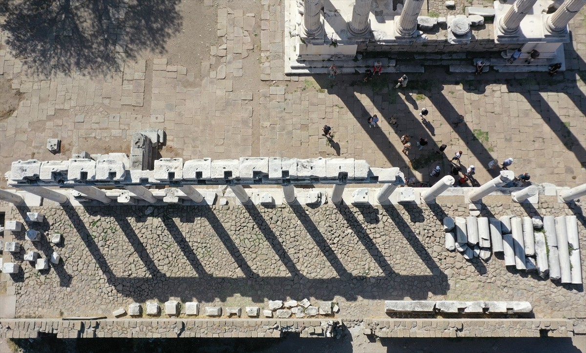 İzmir'in Bergama ilçesindeki Pergamon Antik Kenti'nin hakimiyet alanında yer alan Bakırçay...