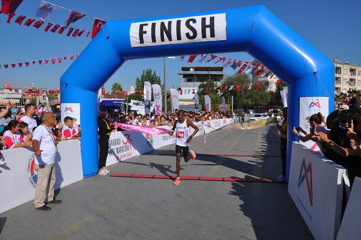 Mersin'in Tarsus ilçesinde bu yıl 16. kez düzenlenen Uluslararası Tarsus Yarı Maratonu, farklı...