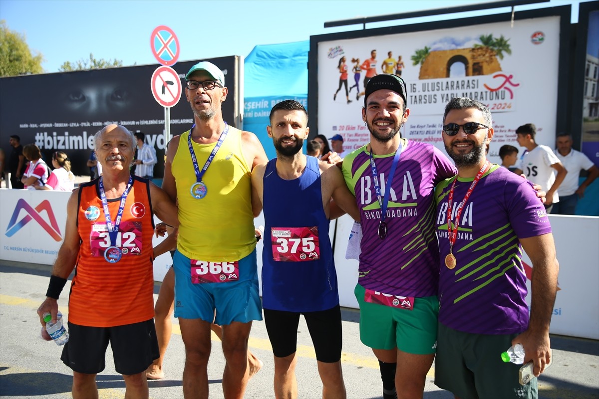 Mersin'in Tarsus ilçesinde bu yıl 16. kez düzenlenen Uluslararası Tarsus Yarı Maratonu, farklı...