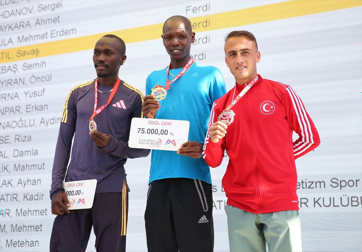 Mersin'in Tarsus ilçesinde bu yıl 16. kez düzenlenen Uluslararası Tarsus Yarı Maratonu, farklı...