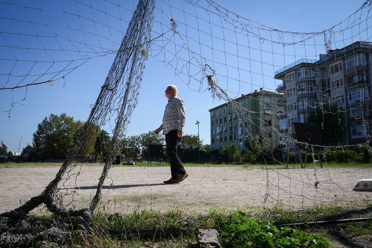 Merterspor'un kurucularından, Türk futboluna uzun yıllar altyapı antrenörü olarak hizmet eden...