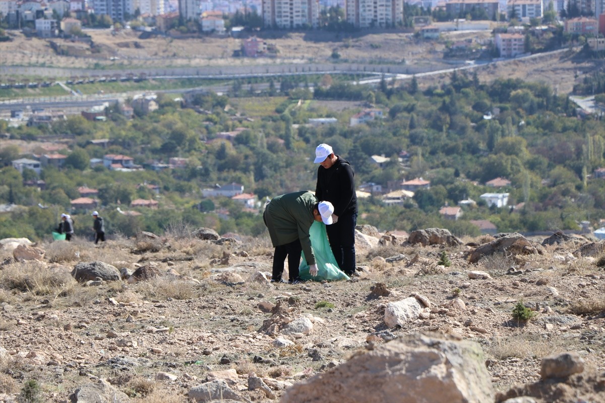 Niğde'de, "Ormanlar İçin Ele Ele Veriyoruz" etkinliği kapsamında ormanlık alanlarda temizlik...