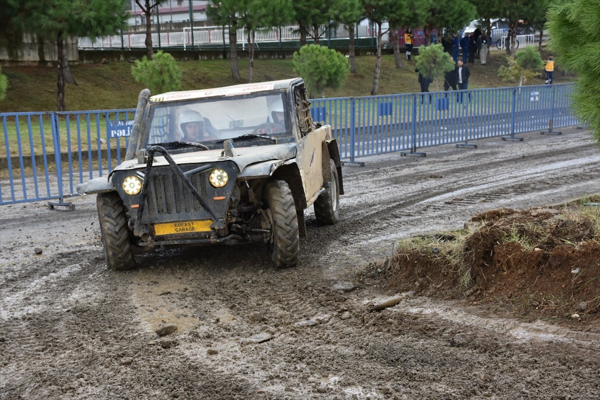 PETLAS 2024 Türkiye Off-Road Şampiyonası'nın 5. ayağı kapsamında seyirci etabı gerçekleştirildi....