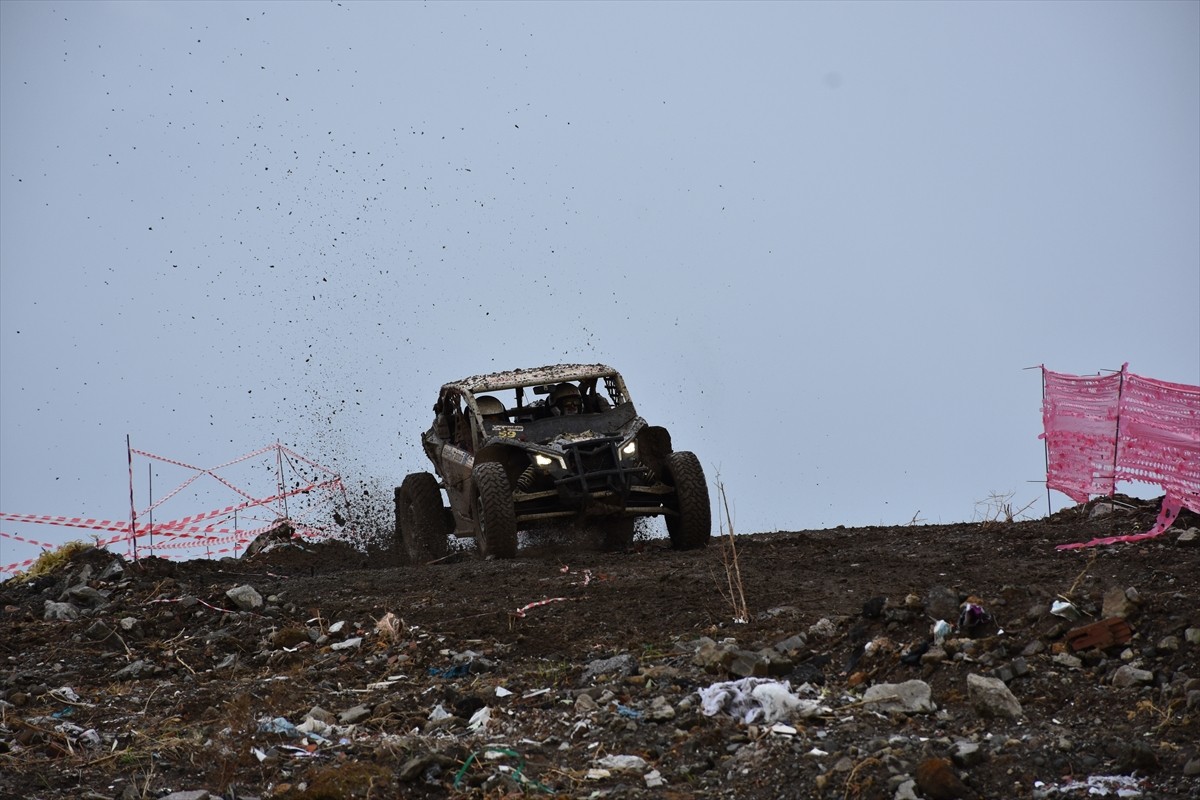 PETLAS 2024 Türkiye Off-Road Şampiyonası'nın 5. ayağı kapsamında seyirci etabı gerçekleştirildi....