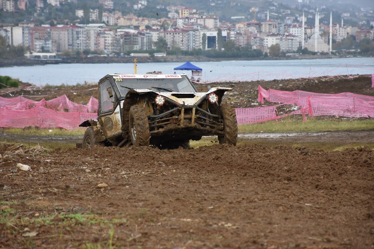 PETLAS 2024 Türkiye Off-Road Şampiyonası'nın 5. ayağı kapsamında seyirci etabı gerçekleştirildi....