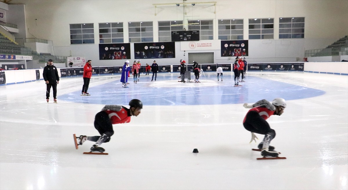 Sürat pateninde (short track) daha önce düzenlenen uluslararası şampiyonalarda önemli dereceler...