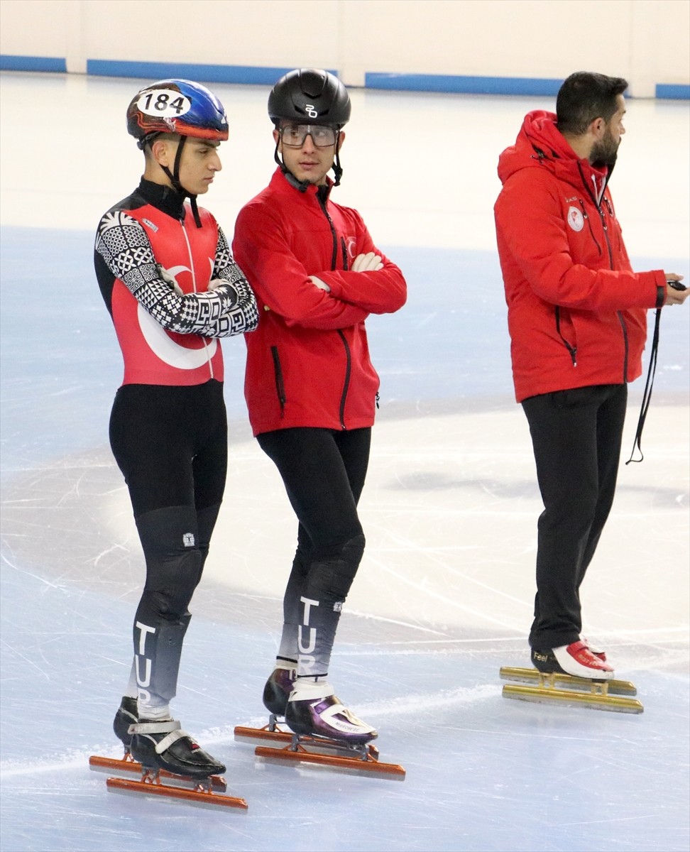 Sürat pateninde (short track) daha önce düzenlenen uluslararası şampiyonalarda önemli dereceler...